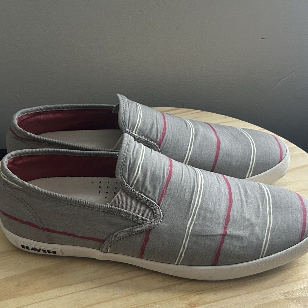 Seavees Women’s 9.5 Baja Slip On  Moon Rock Poplin Grey w White n Red Stripes